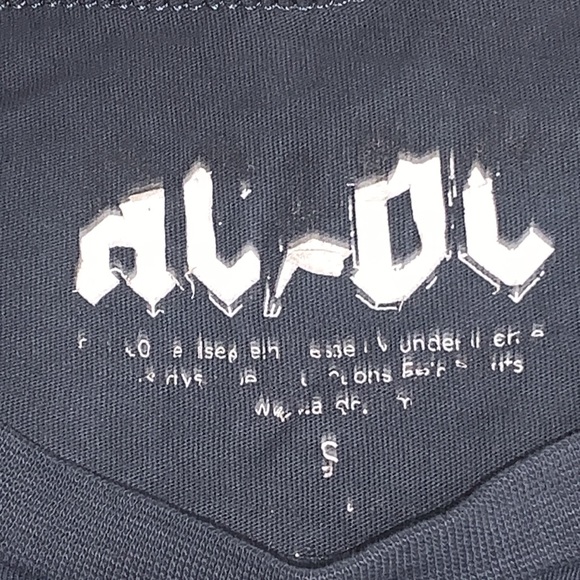 🤘🏽🎸AC⚡️DC Cropped Graphic Band Tee 🎸🤘🏽 - Picture 4 of 4